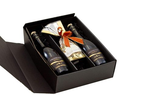 Prosecco und Schokoladentrüffel-Geschenkset, hübsch verpackt, für einen deutschen Verbraucher.