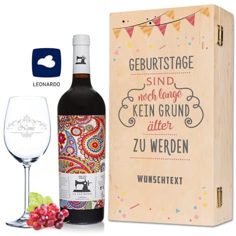 Weinset mit graviertem Leonardo Glas in bedruckter Holzkiste + 0,75 l La Sastreria Weinflasche. Rot. 2018. Ideal als Geschenk.