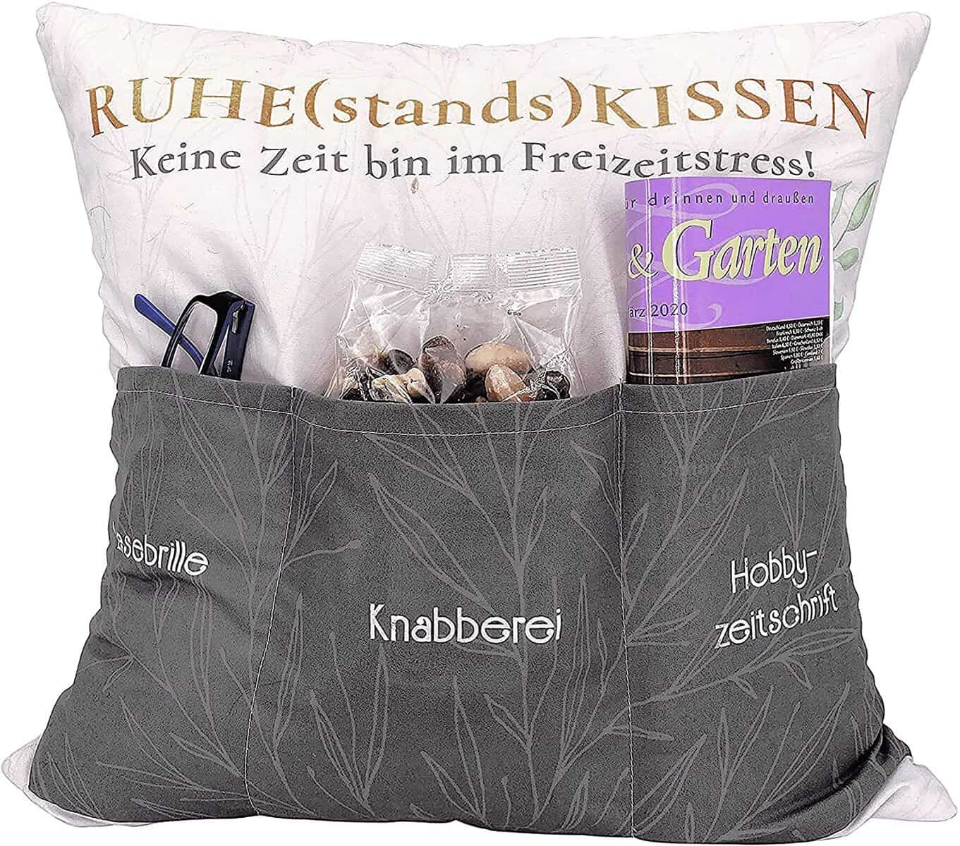 Kamaca Originelles Dekokissen Kissen mit 3 Taschen zum selber Befüllen Größe 43x43 cm tolles Geschenk für EIN gelungenen Sofaabend Filmabend (Ruhestandskissen)