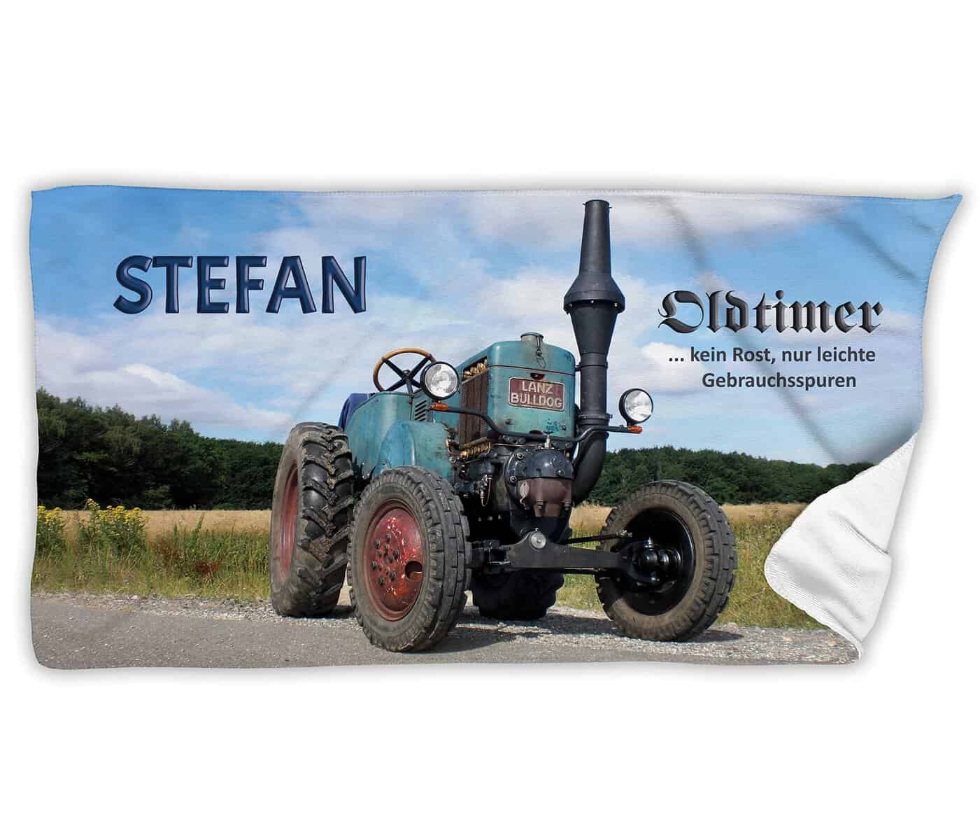 Unikatolo Badetuch Traktor Oldtimer mit Name 100 x 180 cm | Trecker Landwirt personalisierte Geschenke Männer Retro Männergeschenke zum 50 60 Geburtstag Vatertagsgeschenk Opa Papa