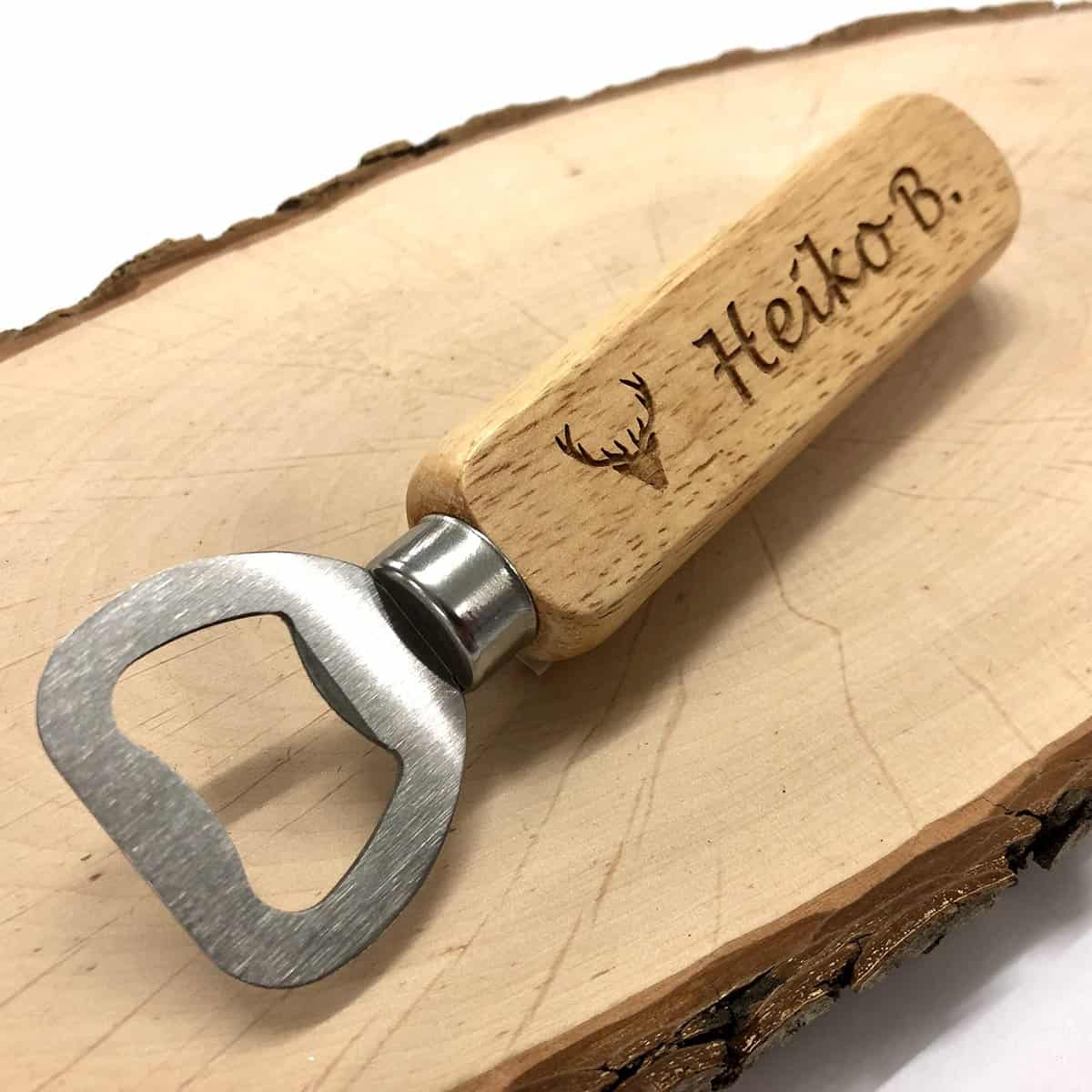 Flaschenöffner personalisiert Holz mit Gravur Bieröffner Geschenk für Männer Papa Opa Vatertag Weihnachten