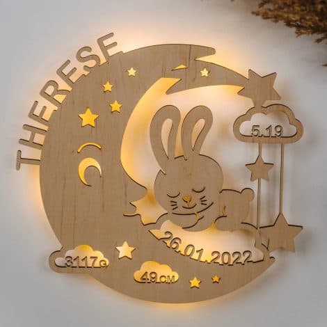 Individuelles Babylampen-Geschenk: Schlummerlicht Mond-Hase von LAUBLUST – LED-Beleuchtung fürs Kinderzimmer, Naturmaterial.