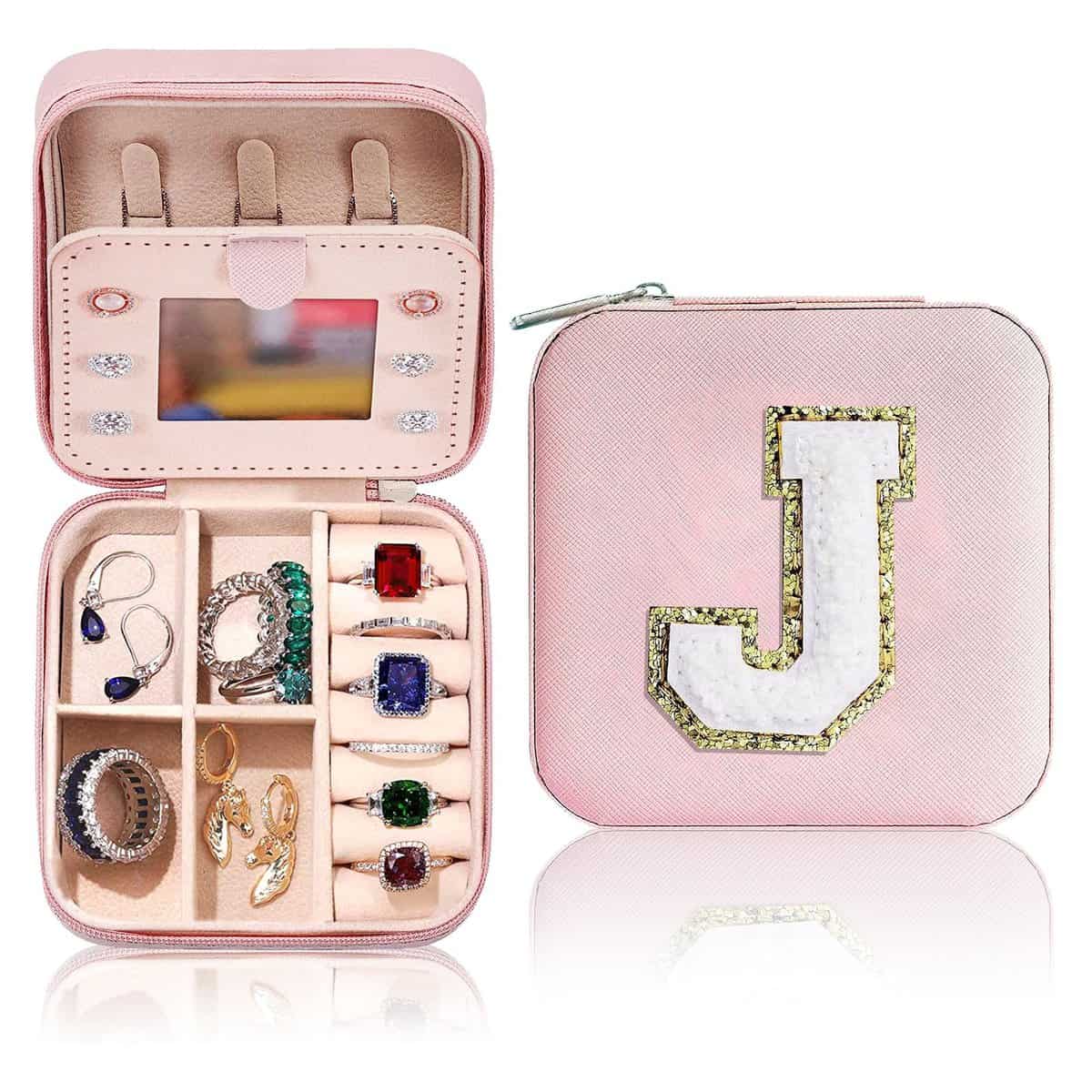 Schmuckkästchen für Damen Schmuckschatulle Reise Klein PU-Leder Schmuckaufbewahrung Schmuckkoffer Mini Schmuckbox Reise für Ringe, Ohrringe, Armbänder, Ketten, Geschenk für Frauen Ehefrau Mutter(J)