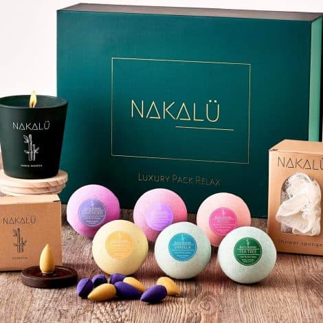 NAKALÜ Wellness-Set für Frauen: Badeset mit Duftkerzen, Weihrauch, Schwamm – ideales Geschenk für Geburtstag, Weihnachten, Jahrestag, Valentinstag.